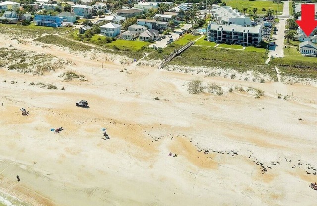 Sun & Fun @ Can't Be Beat Beachfront Location!