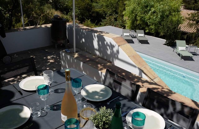 Sunday to Sunday (in july august): luxury villa, big pool, sleeps 10, top views