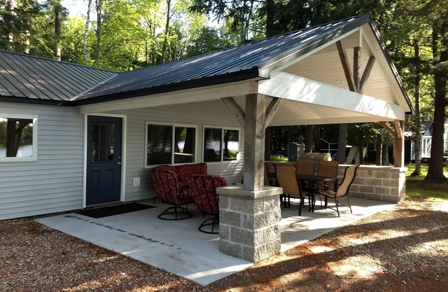 Sunken Lake Cottage, w/2 Kayaks, Paddle Boat and Canoe