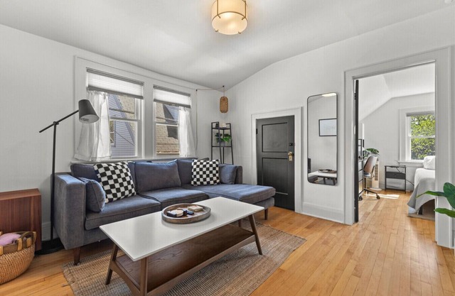 Sunlit 2BR Upper Retreat