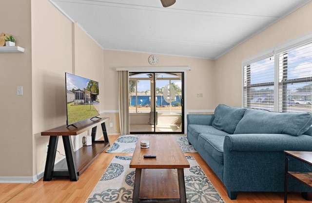 Sunlit 2BR w/Lanai ~ Golf Cart Path