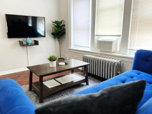 Sunlit Studio with City Charm - Lunt studio rep