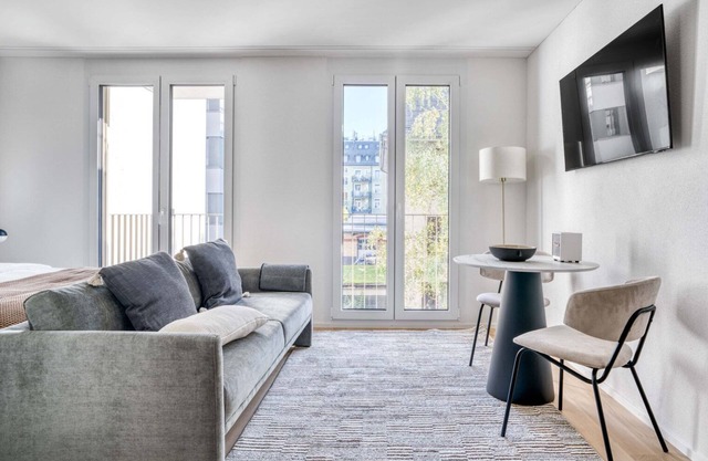 Sunlit Wiedikon 1 Room w/Storage & W/D, 1 min to Market, by Blueground