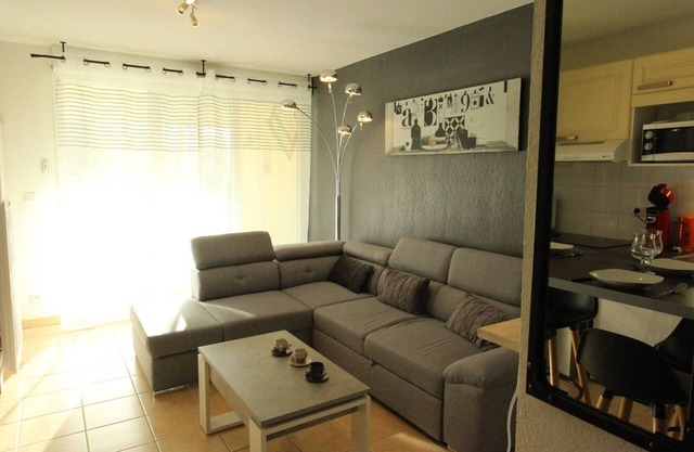 Sunny 2-Bedroom Apartment with Veranda and Private Garden in Montauban-de-Luchon