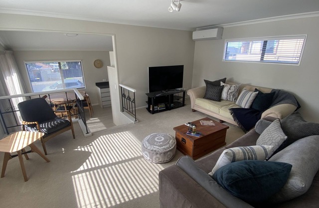 Sunny 2 Bedroom Unit