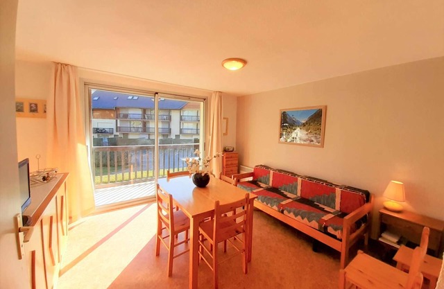 Sunny 2BR Apt for 4 with Balcony, Parking, and Ski Storage in Vignec