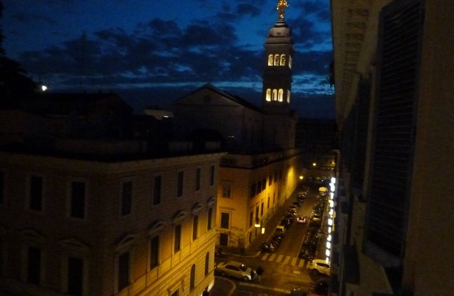 Sunny 3 bedroom apartment, a gem in the historic center