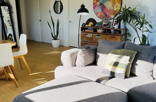 Sunny 3 bedroom house on Jones Avenue