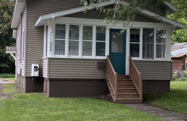 Sunny 4 bedroom home in Ironwood, MI, Sleeps 6