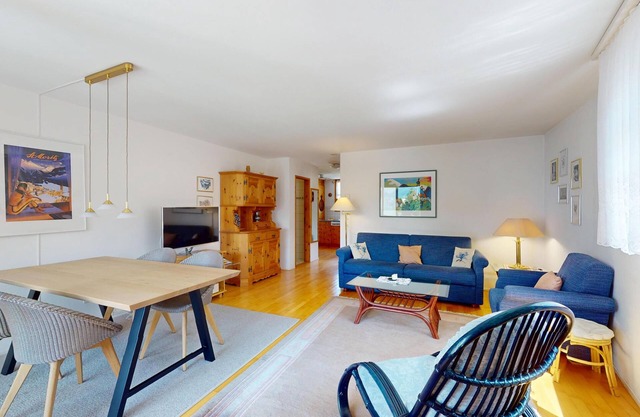 Sunny and quiet 2 ½-room apartment on the first floor, 75 m2, facing south-west.