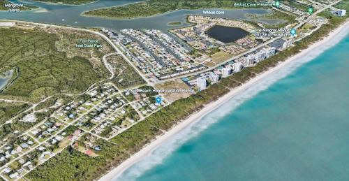 Sunny Beach Flat - 2BR Hidden Gem with Ocean Access