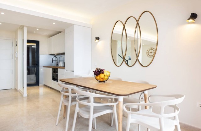 SUNNY CASTILLO APARTMENT