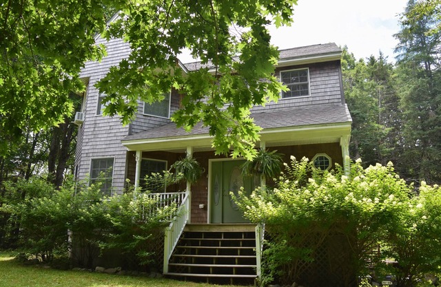 Sunny, Cheerful, Tranquil Cottage Near Acadia, Bar Harbor, & More