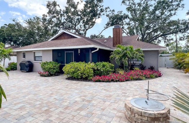 Sunny Comfort Near Beaches & Legacy Trail
