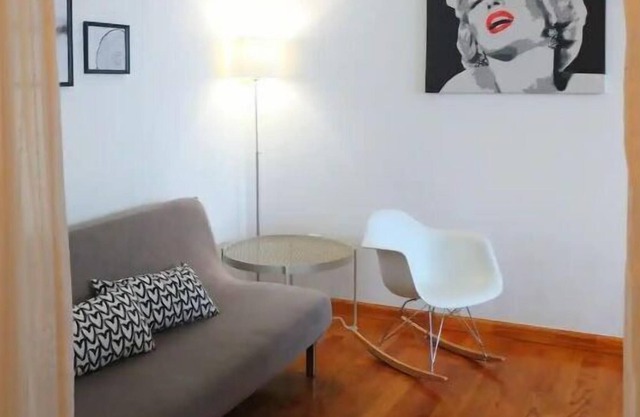 Sunny, Convenient, Safe & Quiet 3-Bedroom Apt