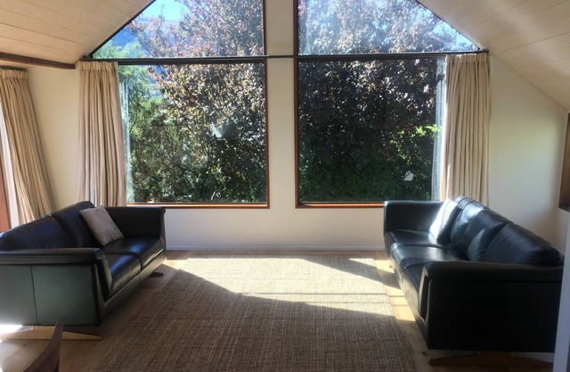 Sunny, family home in peaceful neighbourhood