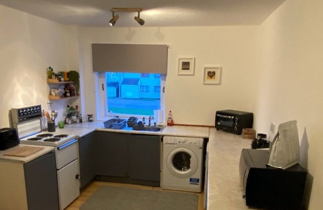 Sunny Free parking Glasgow Green Cottage flat