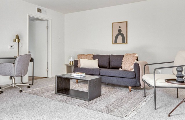 Sunny Glendale 1BR w/ Gym, Pool & W/D, near Americana Mall, by Blueground