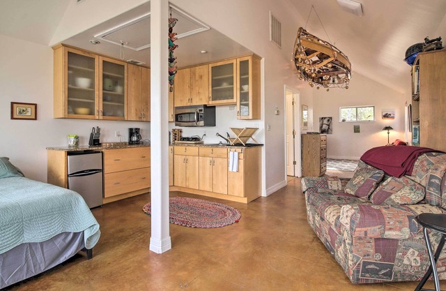 Sunny Lake Buchanan Waterside Studio w/ Canoe