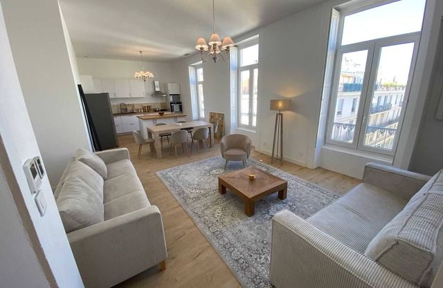 Sunny luxury flat in the city centre