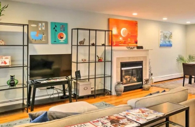 Sunny Modern w/parking Outdoor Hut Tub Sauna Wi-Fi near BC BU Boston Cambridge ✈
