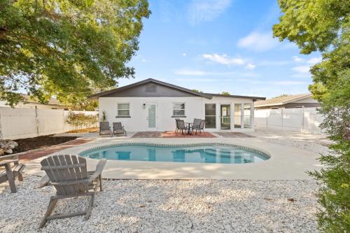 Sunny Palmetto Oasis - 4BR Home With Private Pool