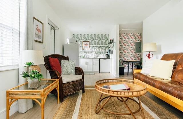 Sunny Retreat in Flamingo Suite!
