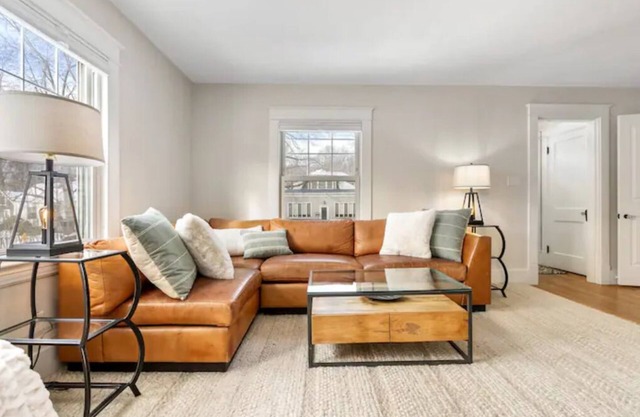 Sunny Saco minutes from downtown and beach