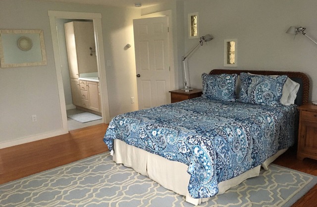 SUNNY second floor 2BD, 2BT