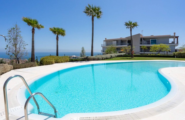 Sunny terrace with Jacuzzi in El Higueron by Costarentals - Ref 26