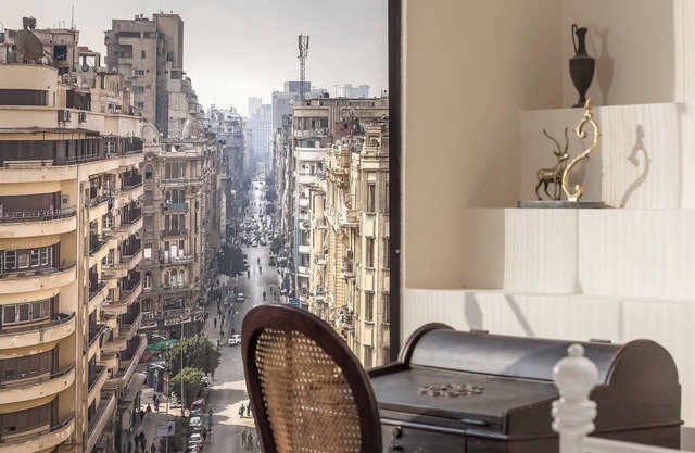 ~Sunny Vintage Haven" Dual Balcony, Panoramic View Cairo's Gem