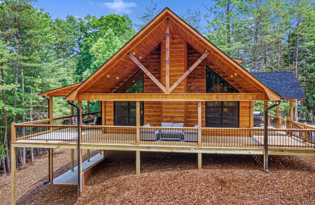 Sunrays Mountain Vista - Hot Tub, New Construction, Pet Friendly