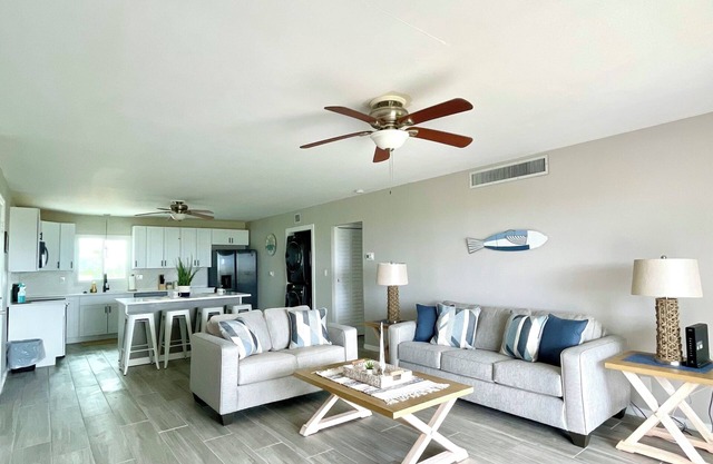 Sunrise Ocean View Property, Walk to the Sand!nHuchinson Island 2Bed/2Bath