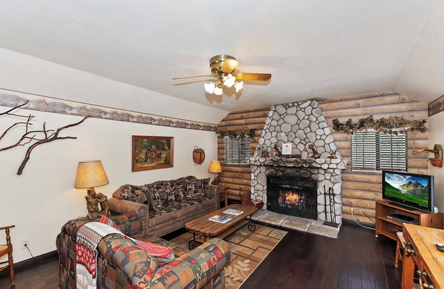 Sunrise Pines Cabin Near the Village