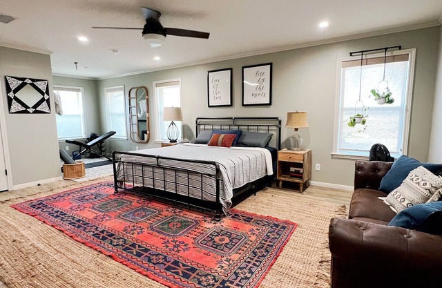 Sunset Farm in Aggieland - Country Life 15 miles from Kyle Field - up to 14 ppl