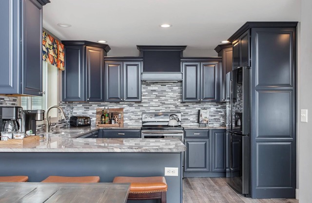 Sunset Haven | 5 BR | Lake Michigan Access with Hot Tub