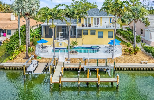 Sunset Heaven | On St Armands Circle Water Views, Private Heated Pool & Spa!