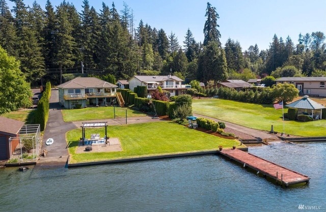 Sunset Lake Retreat@ Lake Tapps-Lakefront, Spacious, Sports court, Kayaks