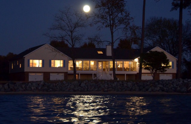 Sunset Lodge on the Bay