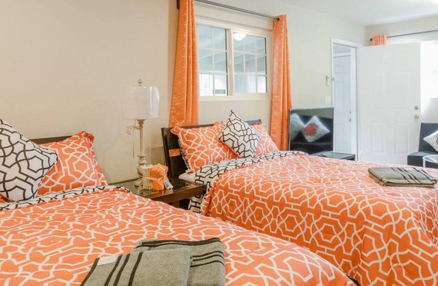 Sunset Studio Home w/ kitchen near DTLA