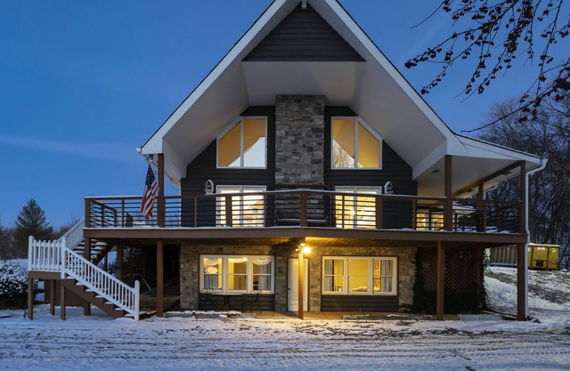 Sunsets & Hot Tub-Epic Lodge 35-min from Nashville