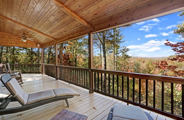 Sunshine In The Pines-Amazing Mountain Views, Fire Pit, Hot Tub, Spacious Home
