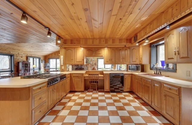 Sunshine Pines - Mountain Retreat Oasis by RedAwning