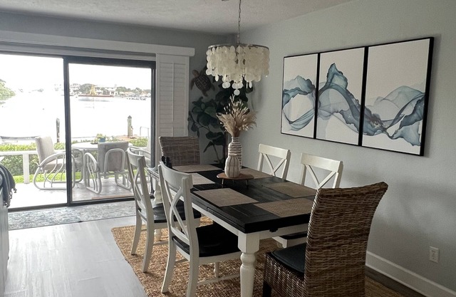 Sunshine Villa in New Smyrna Beach.minutes from Beach!
