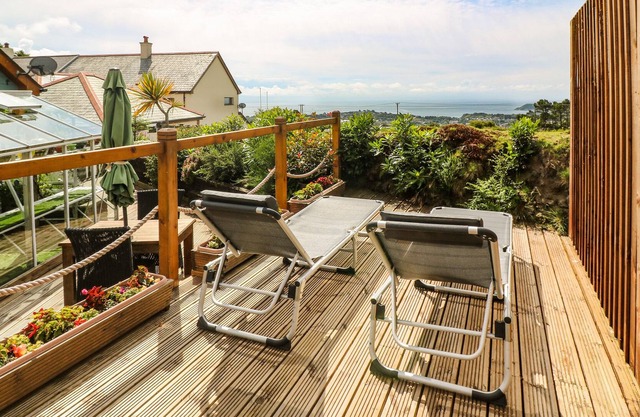SUNSWEPT, pet friendly, with a garden in St. Austell