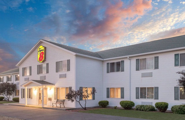 Super 8 by Wyndham Canandaigua
