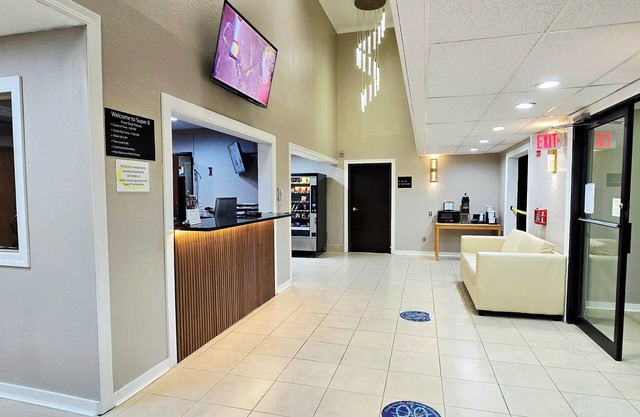 Super 8 by Wyndham Champaign