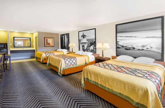 Super 8 by Wyndham Fortuna