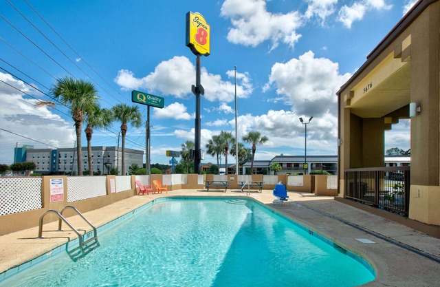 Super 8 by Wyndham Mobile/Tillmans Corner