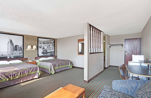 Super 8 by Wyndham Nashville/Dntn/Opryland Area